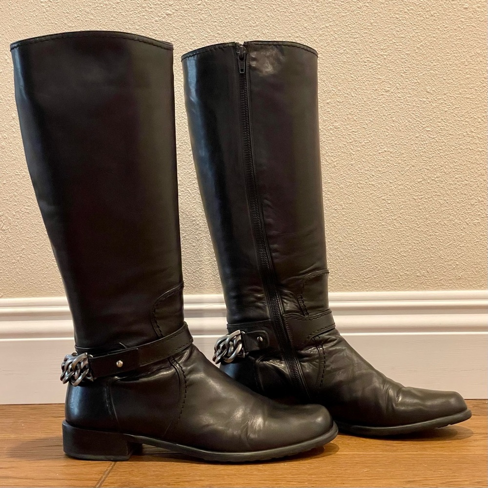 Stuart Weitzman Leather Moto/Riding Boot w/Silver Chain Link Accent 8.5M